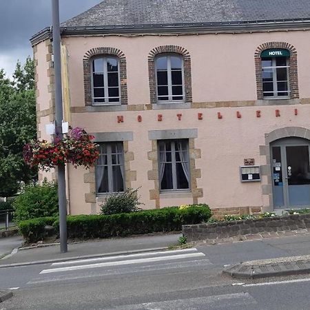 Logis Hotel Le Grand Cerf Ernée エクステリア 写真
