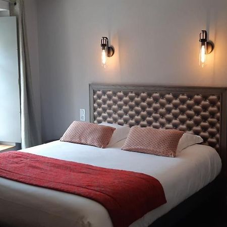 Logis Hotel Le Grand Cerf Ernée エクステリア 写真