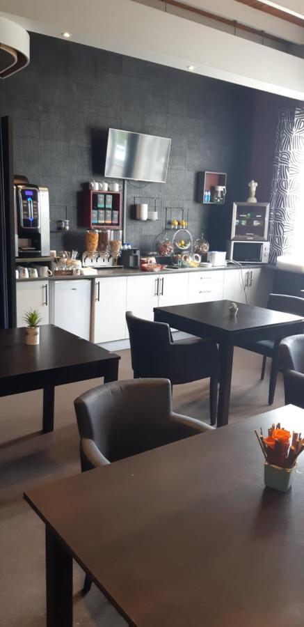 Logis Hotel Le Grand Cerf Ernée エクステリア 写真
