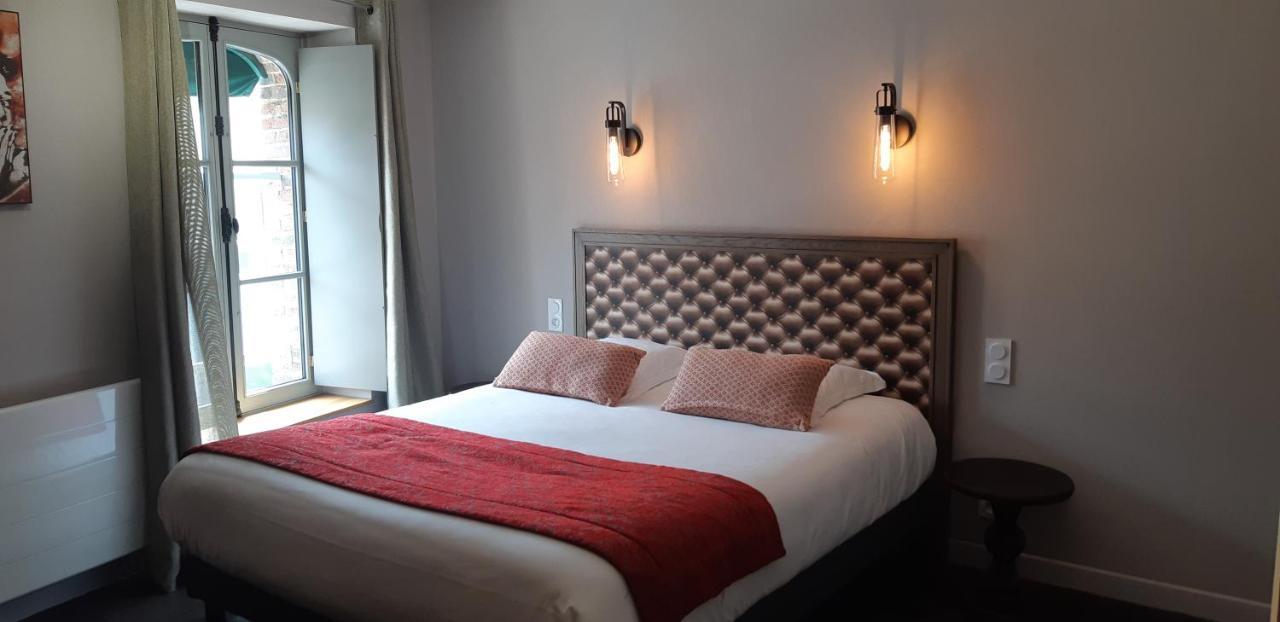 Logis Hotel Le Grand Cerf Ernée エクステリア 写真
