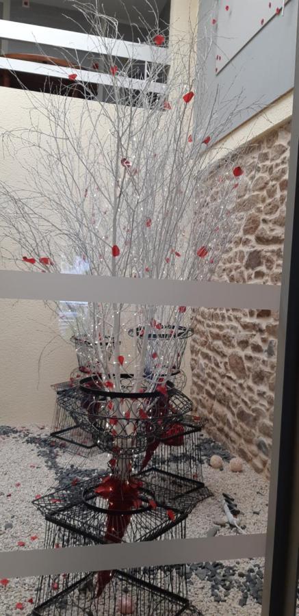 Logis Hotel Le Grand Cerf Ernée エクステリア 写真