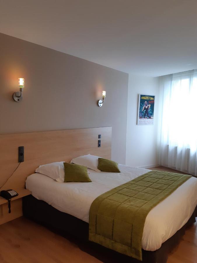 Logis Hotel Le Grand Cerf Ernée エクステリア 写真