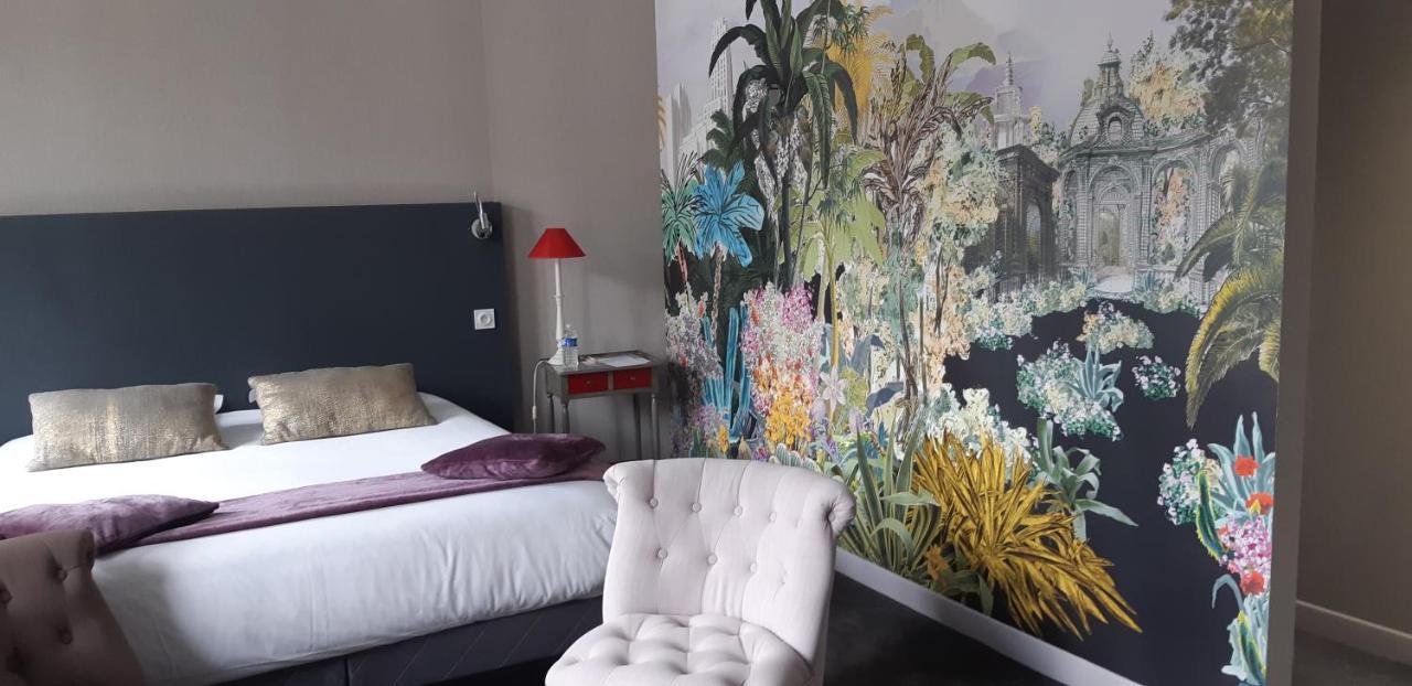 Logis Hotel Le Grand Cerf Ernée エクステリア 写真