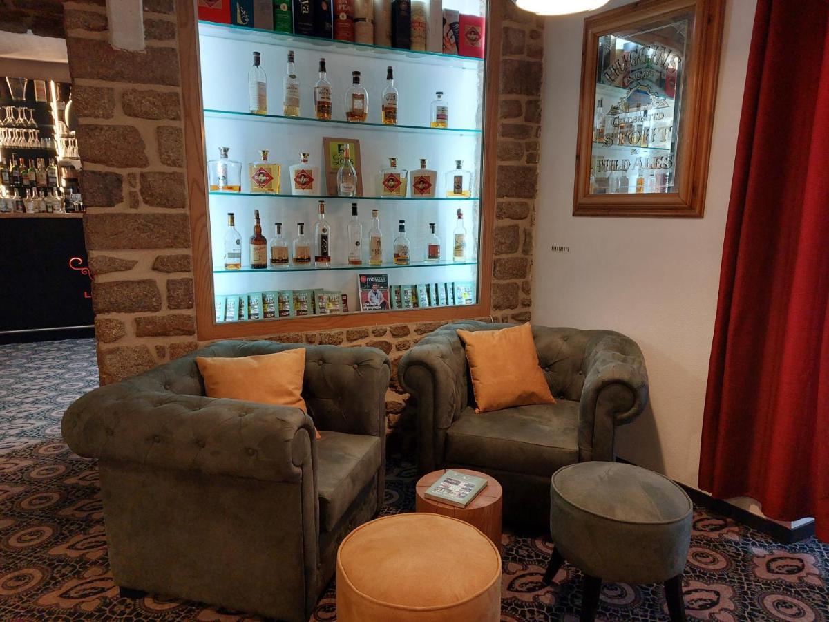 Logis Hotel Le Grand Cerf Ernée エクステリア 写真