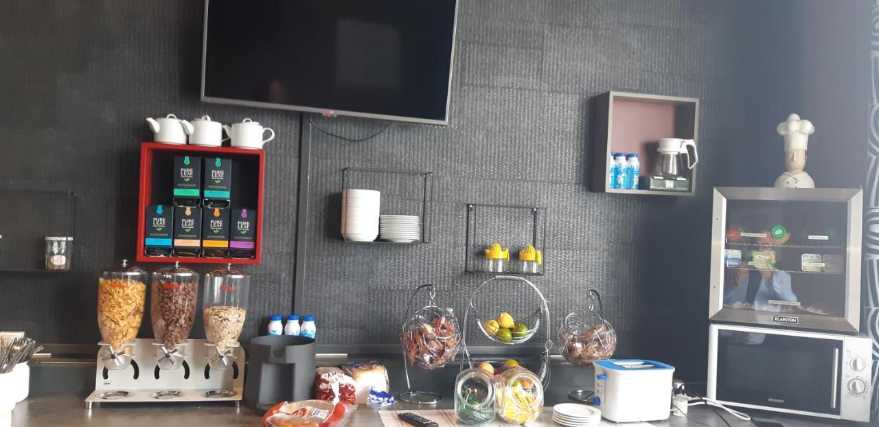 Logis Hotel Le Grand Cerf Ernée エクステリア 写真