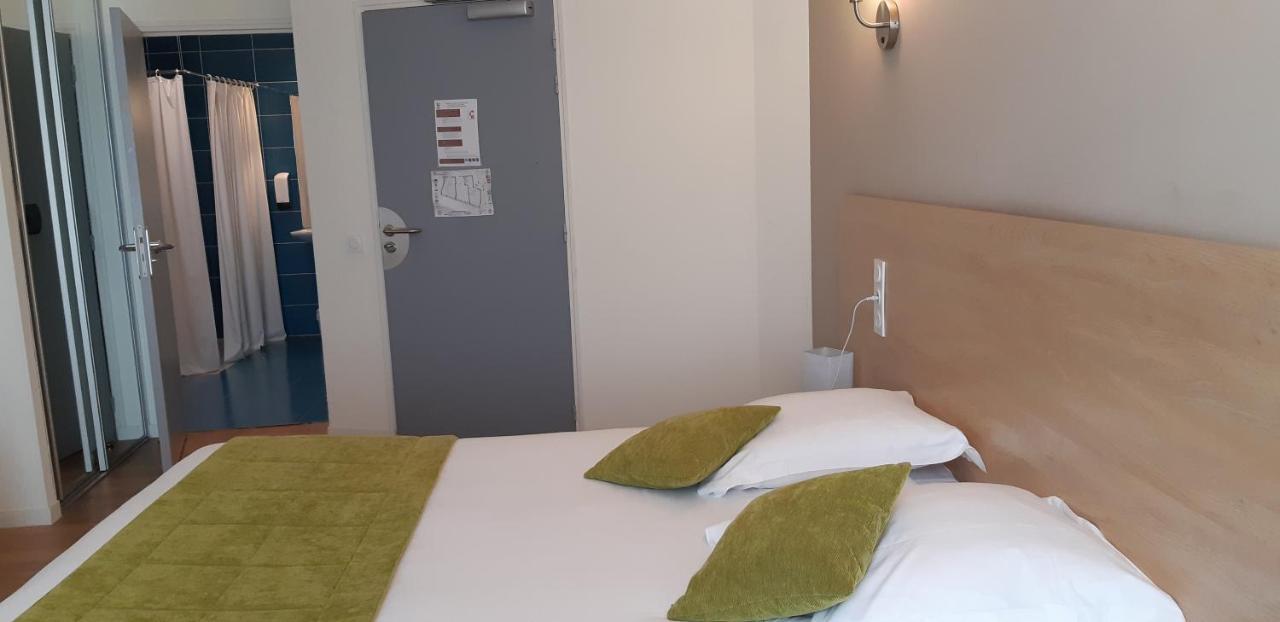 Logis Hotel Le Grand Cerf Ernée エクステリア 写真