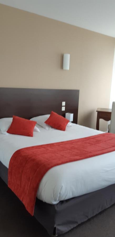 Logis Hotel Le Grand Cerf Ernée エクステリア 写真
