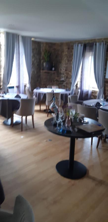 Logis Hotel Le Grand Cerf Ernée エクステリア 写真