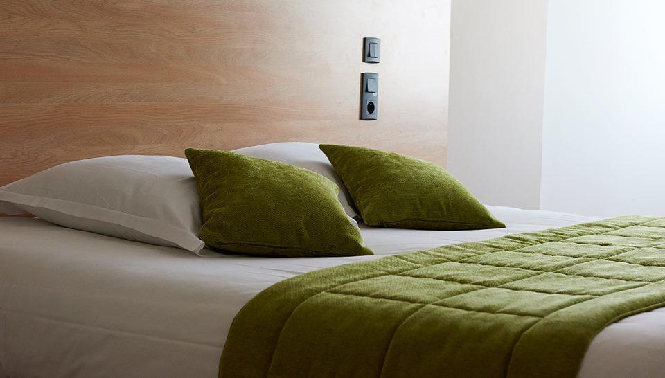Logis Hotel Le Grand Cerf Ernée エクステリア 写真