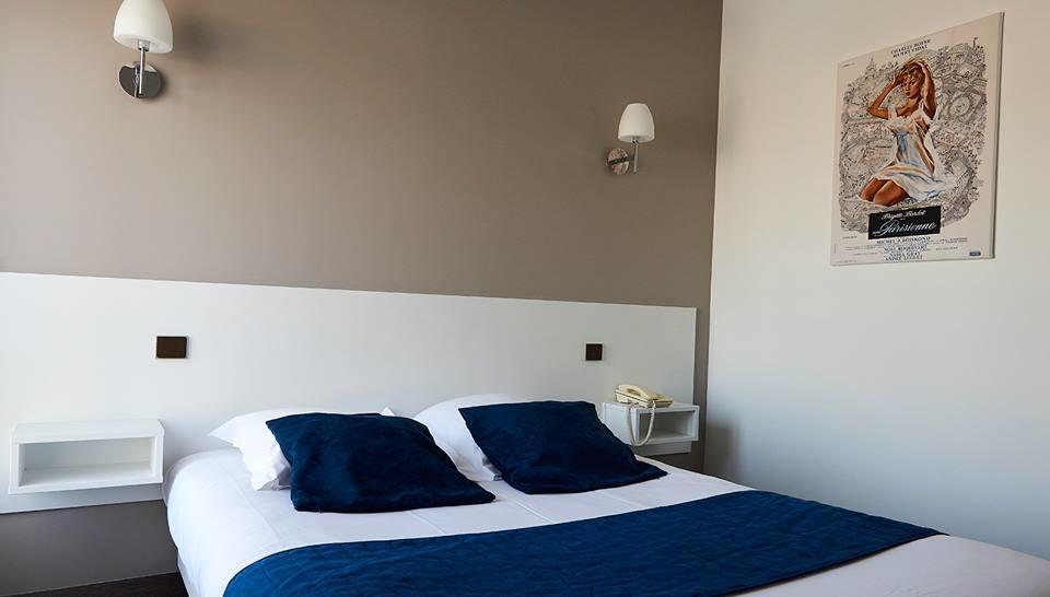 Logis Hotel Le Grand Cerf Ernée エクステリア 写真