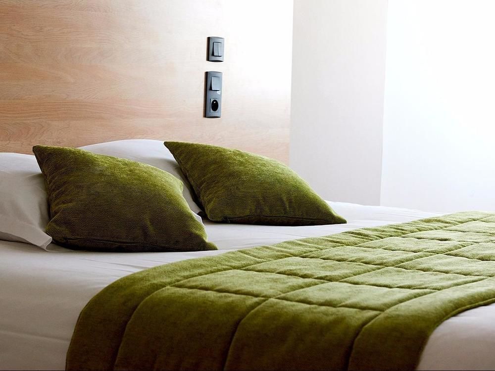 Logis Hotel Le Grand Cerf Ernée エクステリア 写真